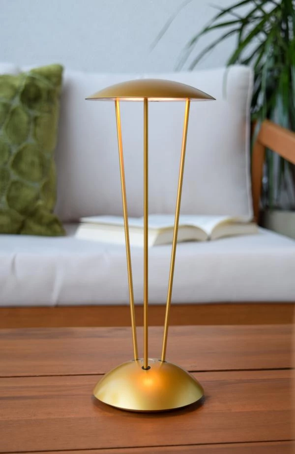 Lucide RENEE - Rechargeable Table lamp Indoor/Outdoor - Battery pack/batteries - Ø 12,3 cm - LED Dim. - 1x2,2W 2700K/3000K - IP54 - With wireless charging pad - Matt Gold / Brass - ambiance 1